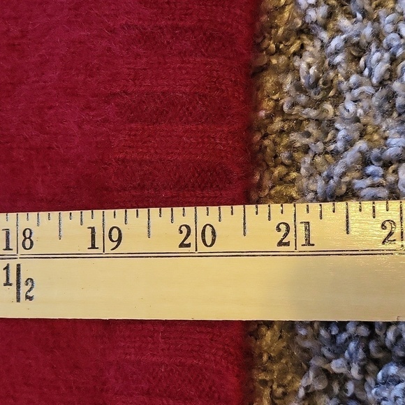 Dawson forte cashmere company sweater, Size medium in the color cranberry/red - Picture 7 of 12